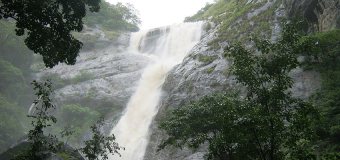 palaruvi-waterfall